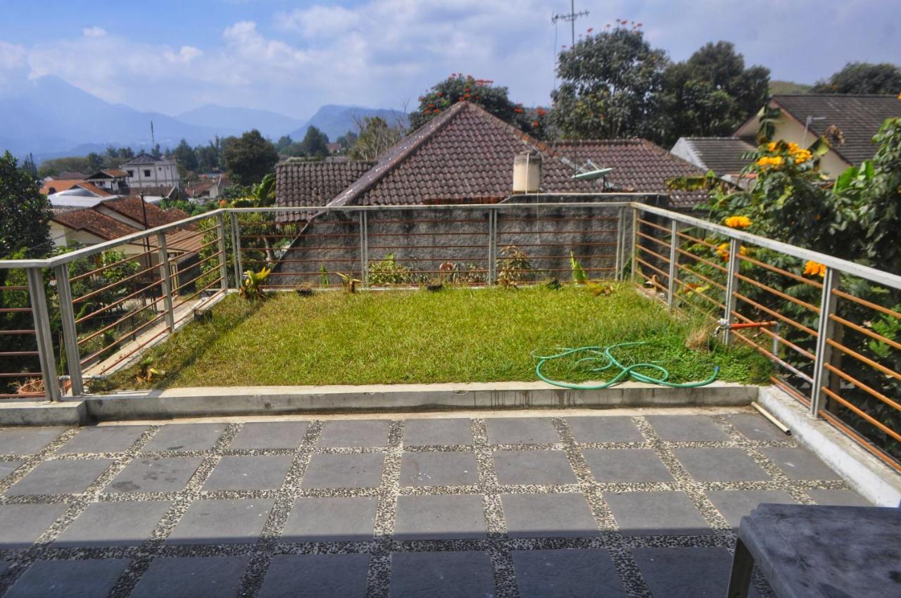 Dallil Putra Villa Lembang Kültér fotó