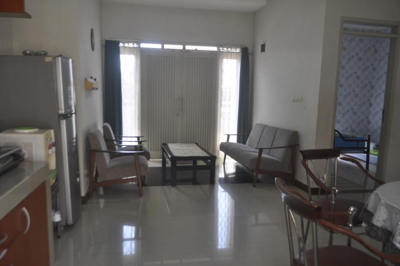 Dallil Putra Villa Lembang Kültér fotó
