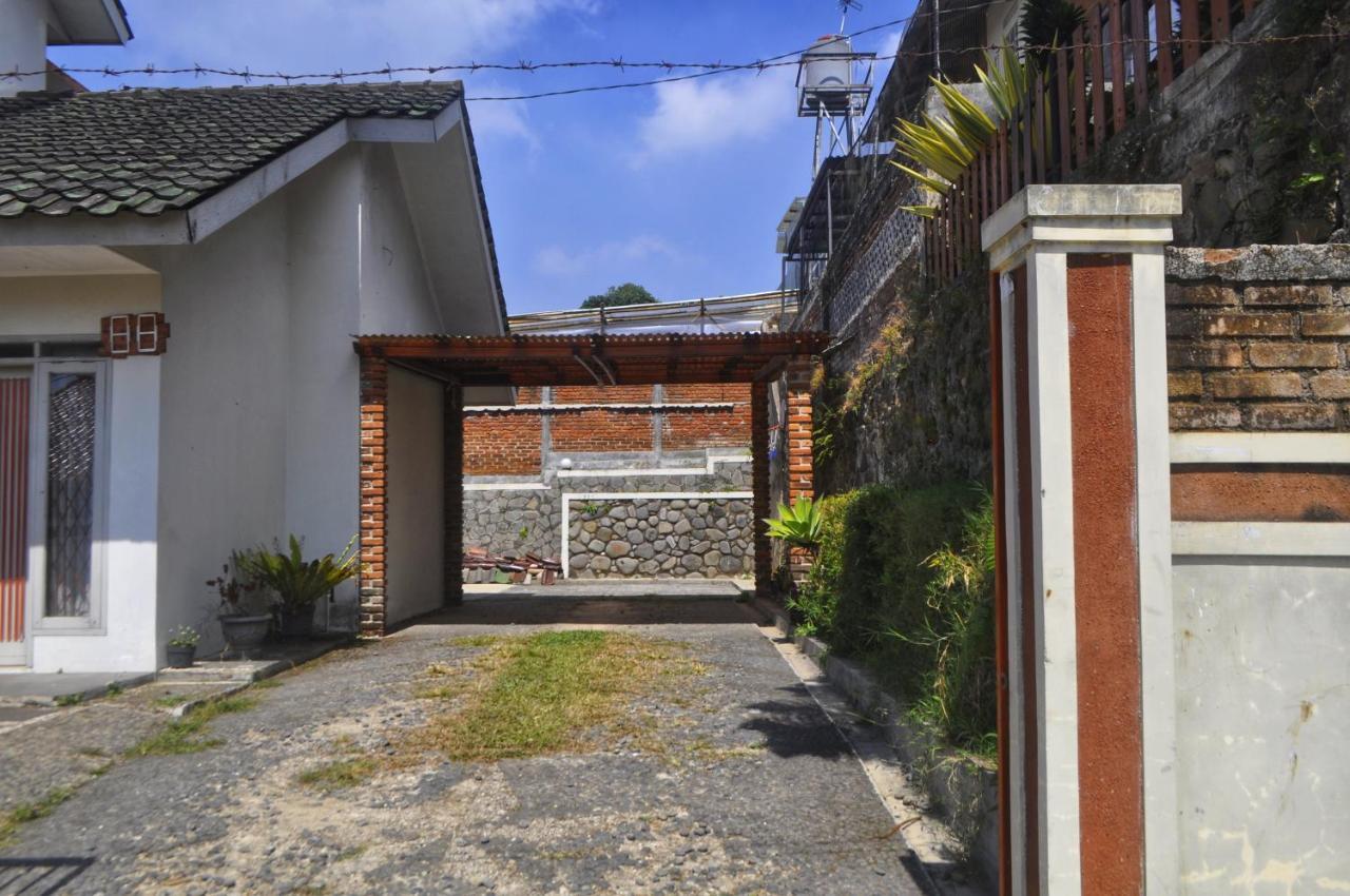 Dallil Putra Villa Lembang Kültér fotó